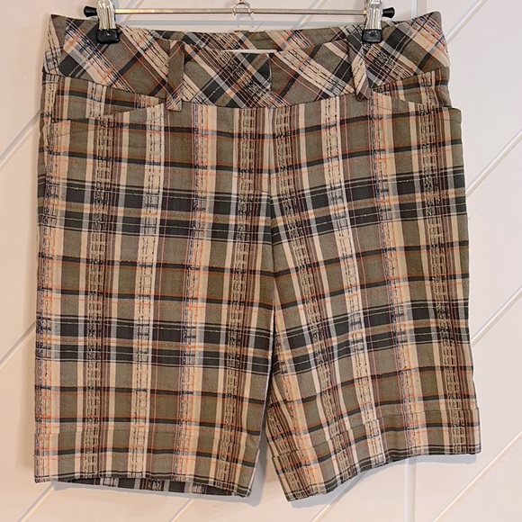 Trina Turk size 4 Plaid Women's Shorts - Picture 1 of 4